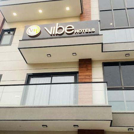 Vibe Hotel Noida Zewnętrze zdjęcie