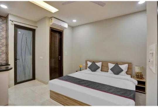 Vibe Hotel Noida Zewnętrze zdjęcie